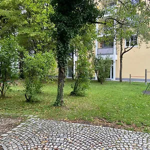 Mit Garagenparkplatz An U-bahnstation Germania