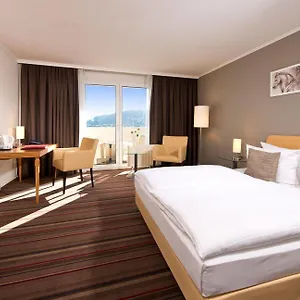 4* מלון Leonardo Center
